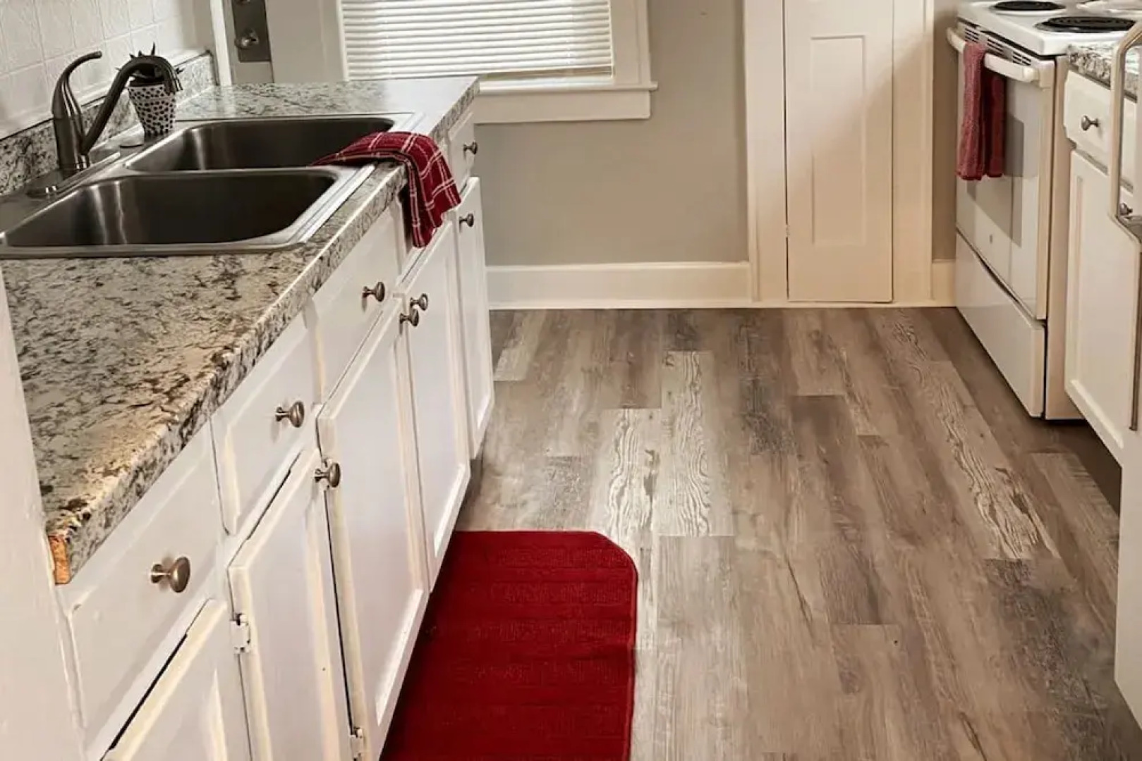 Automaniac Spot in the Heart of Pontiac 3 Beds 2 Baths