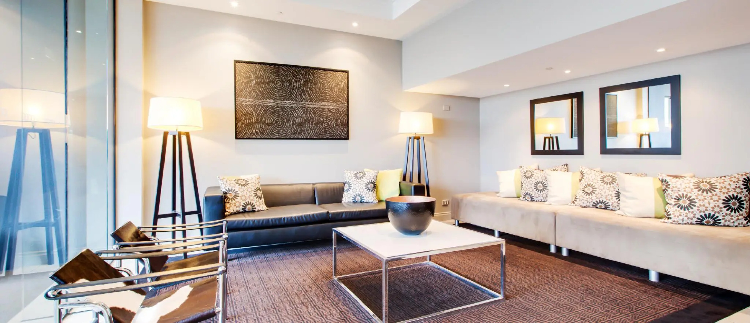 Oakbridge Hotel & Apartments