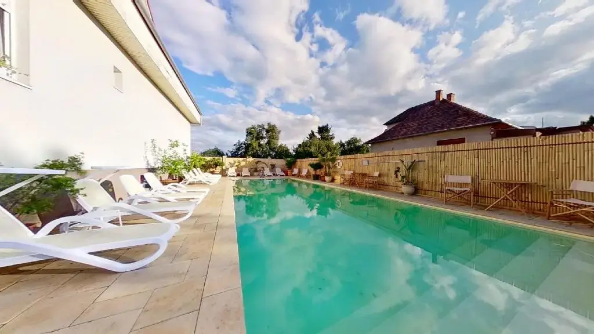 Ron De Mar #1 modern room