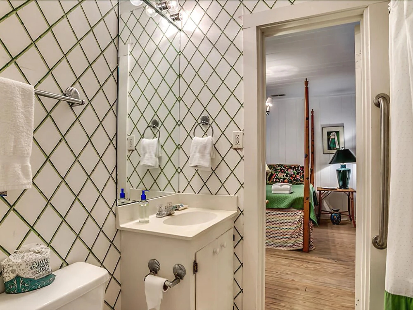 2000 Arthur Oxner 8 Br home by RedAwning