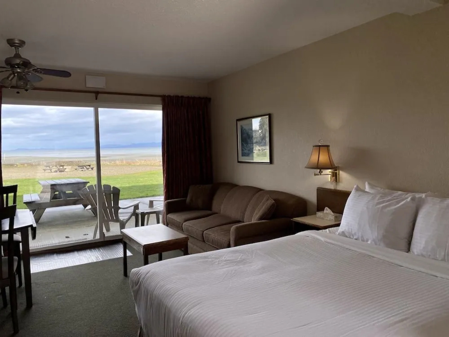 Sea Edge Beachside Hotel