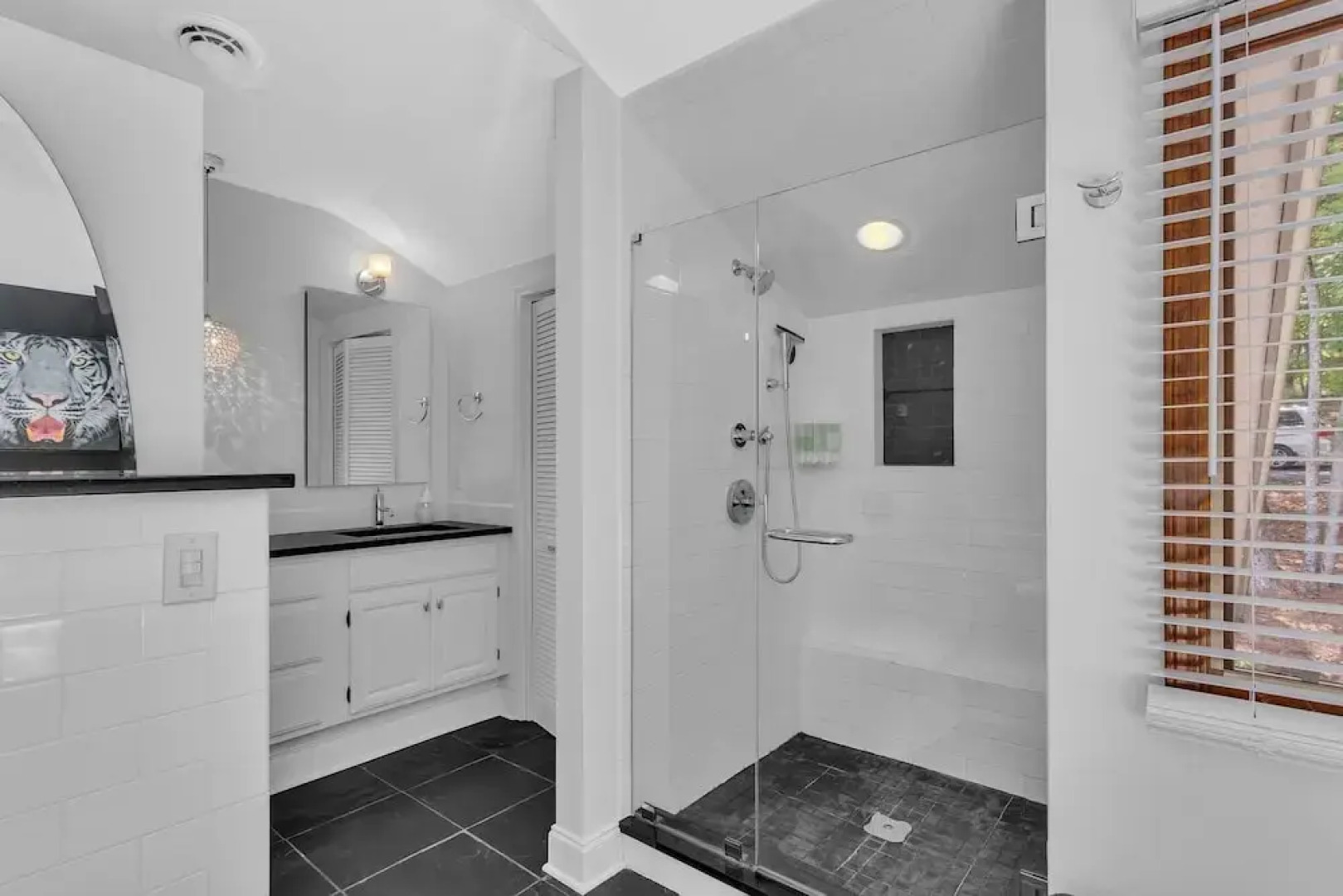 The Blue Flamingo 5 Bedroom Home By Redawning