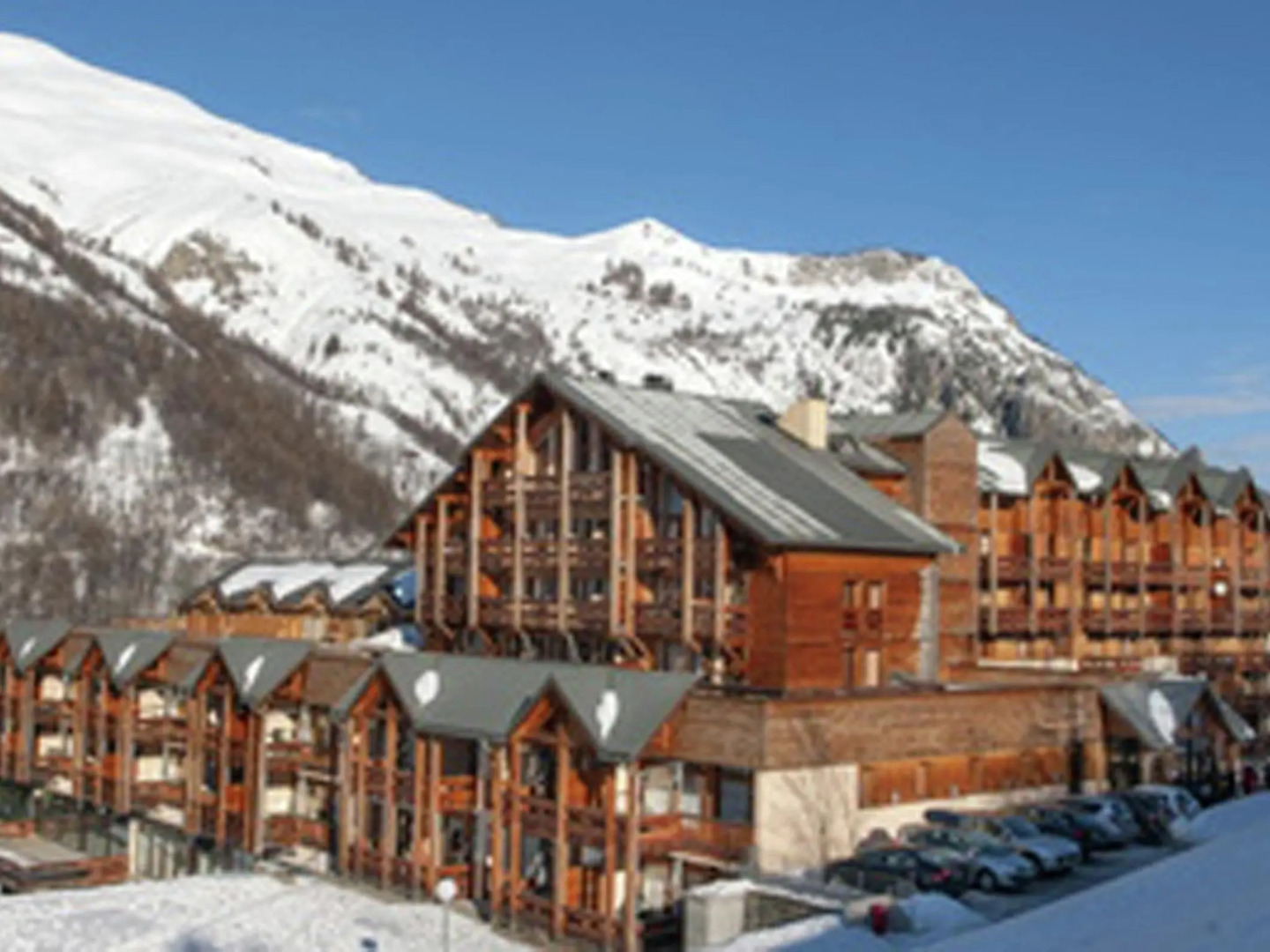 Large apartment with a view near the ski slope of Valloire