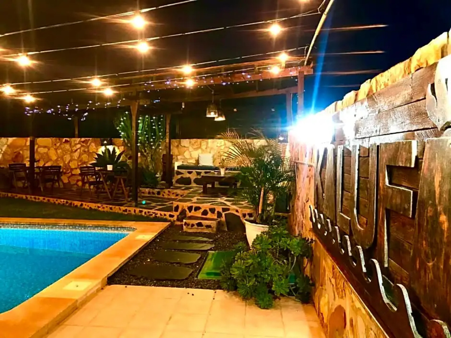 Kalufa Surf Camp Hostel