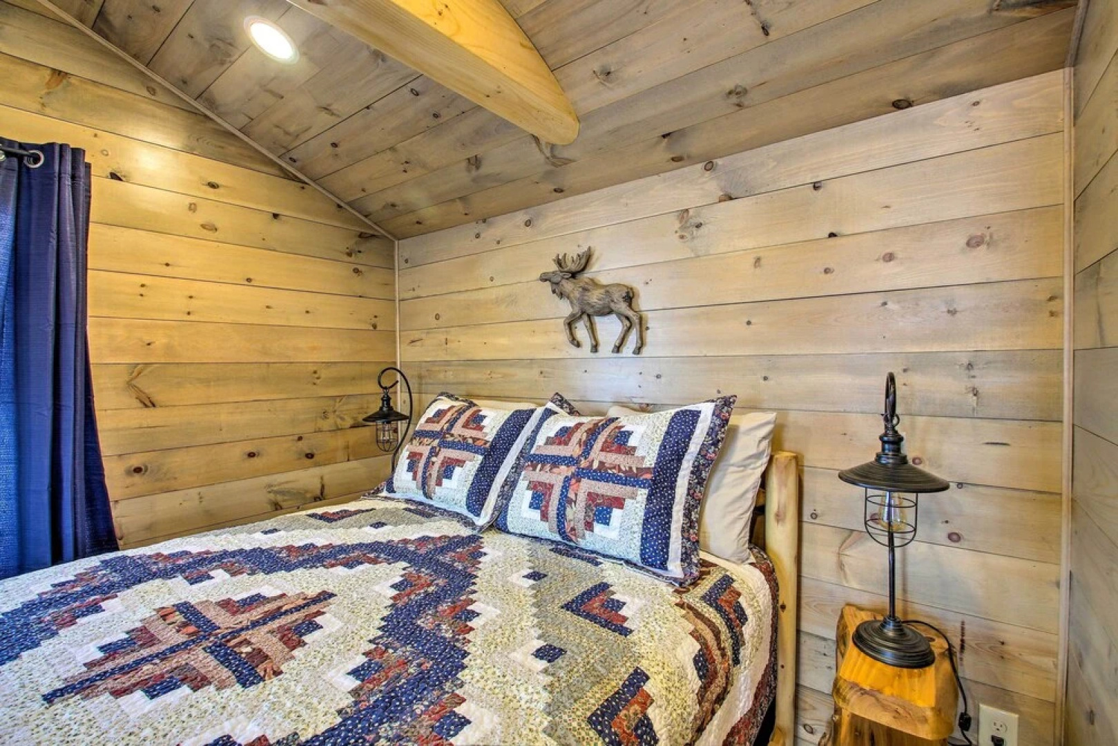 Sebago Lake Haven: Water Views, Steps to Shoreline