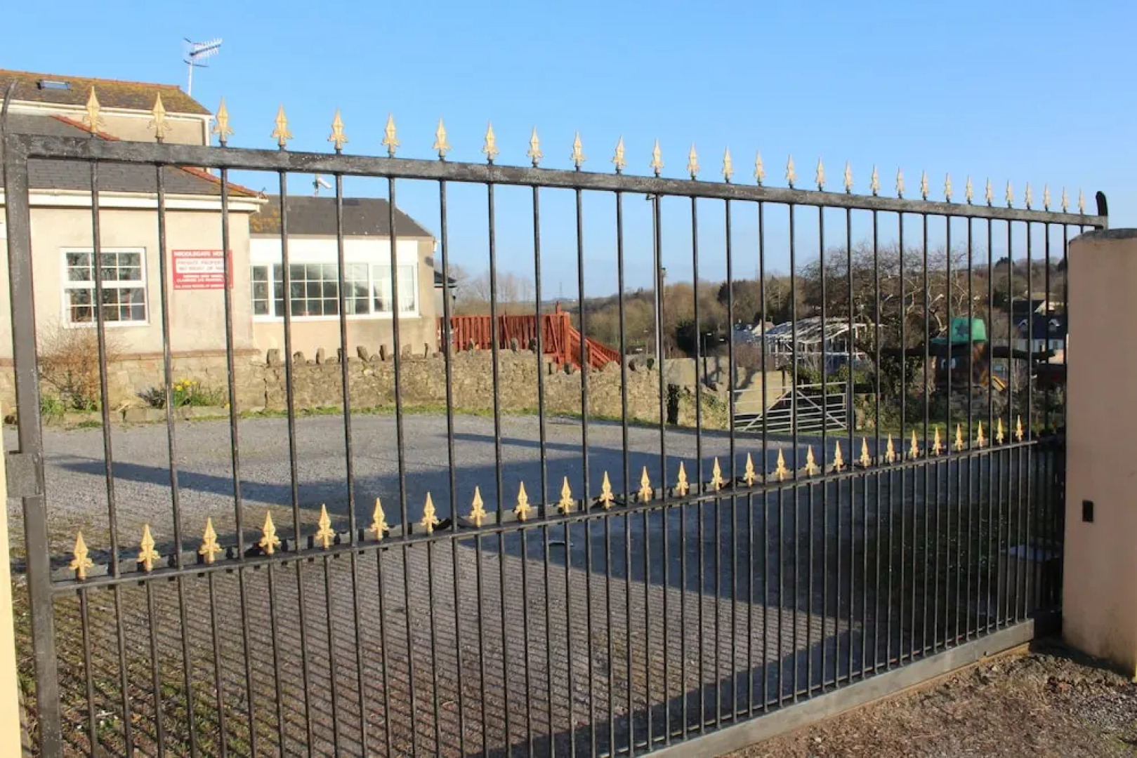 The Middlegate Hotel