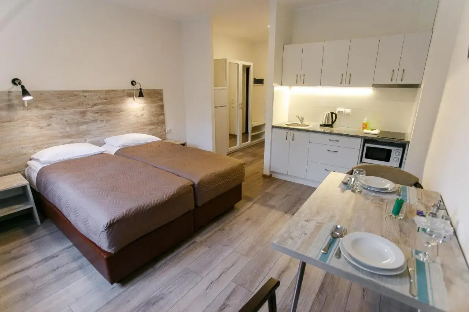 Stone City Apartment in Park Zone