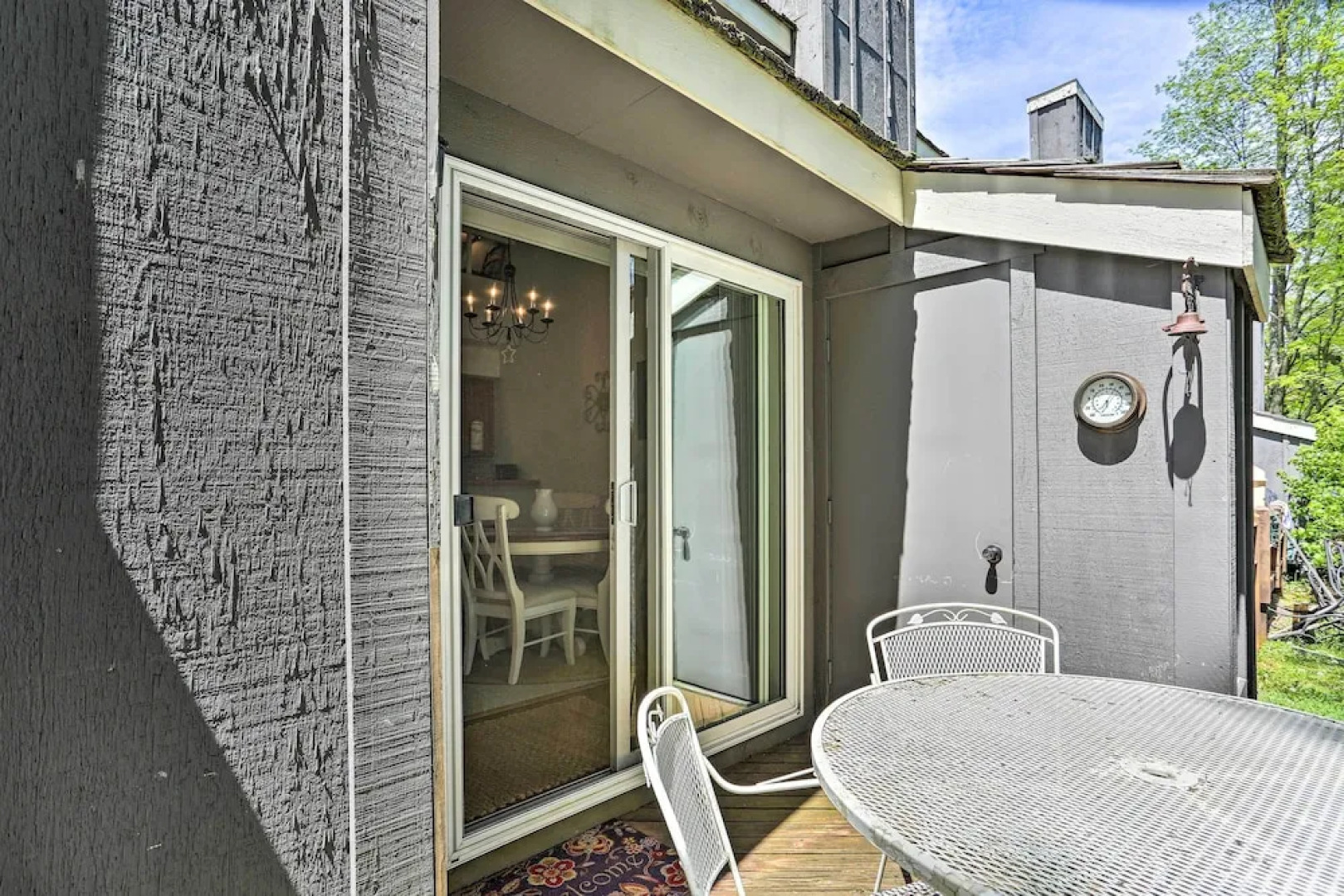 Deck & On-site Fishing Pond: Lake Harmony Home!