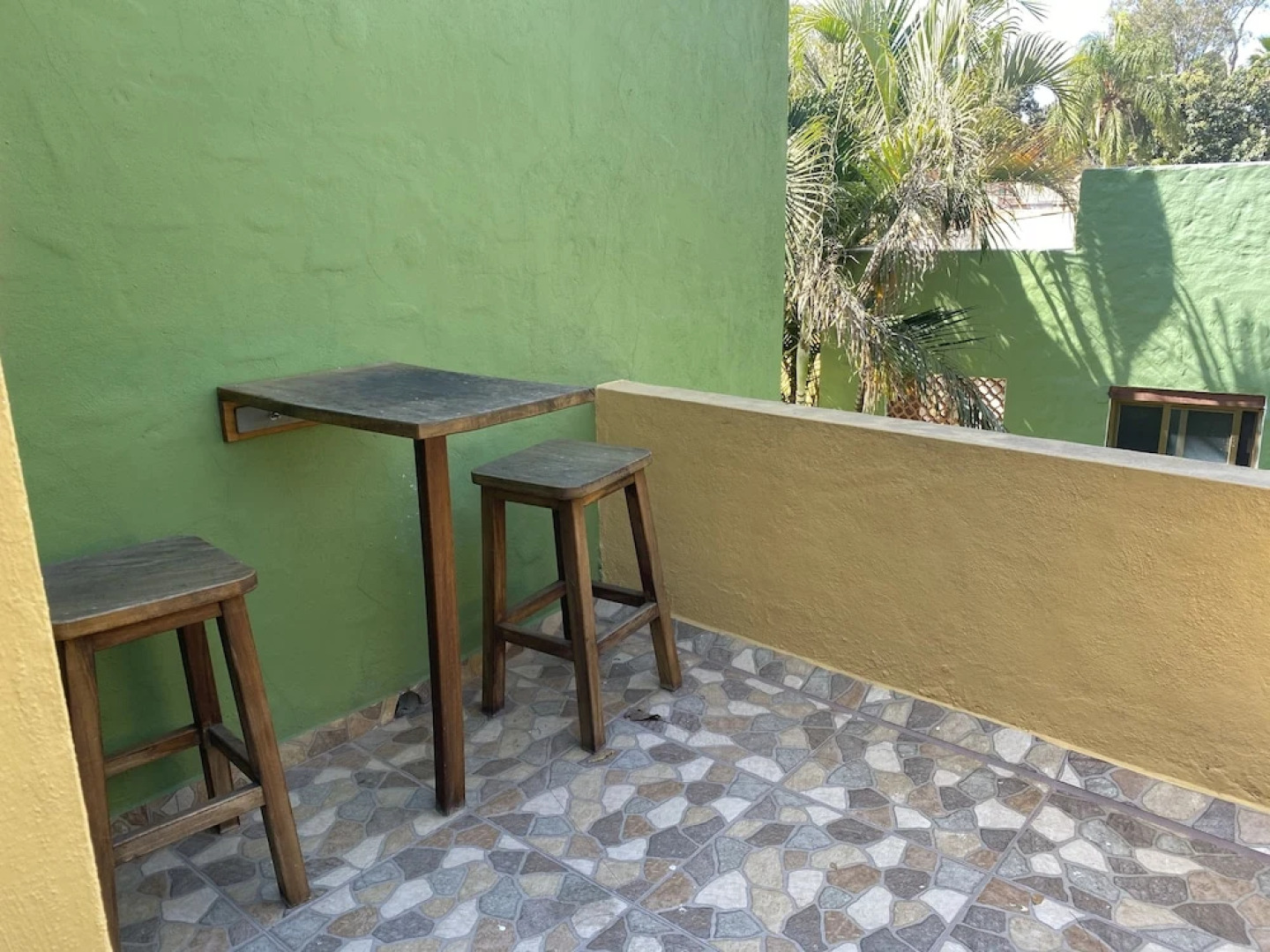 El Jardín De En Medio