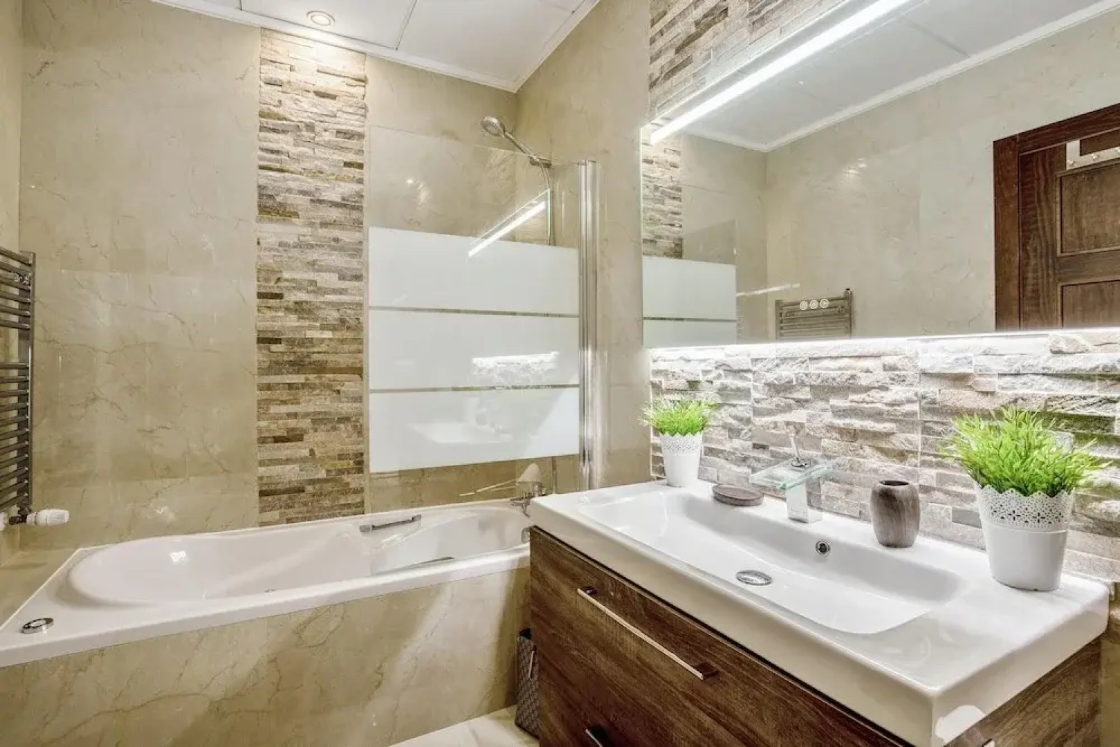 Luxurious Villa in Baños y Mendigo, Spain - Perfect for Families and Groups