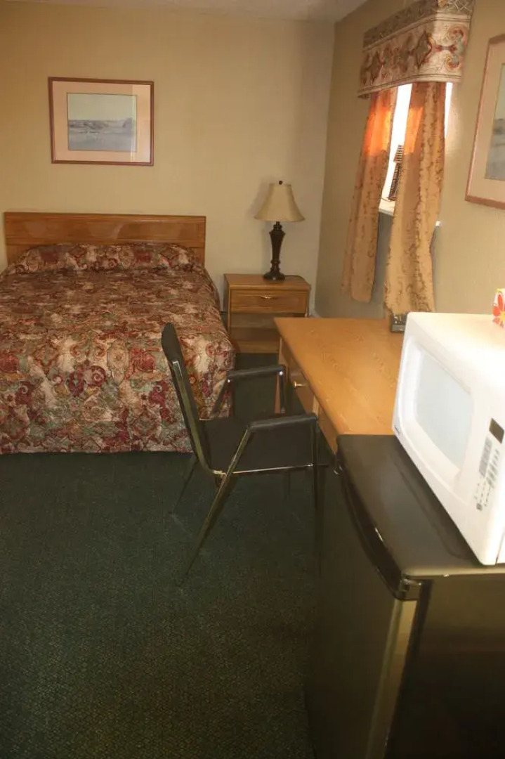 Outpost Motel & Kitchenette Suites