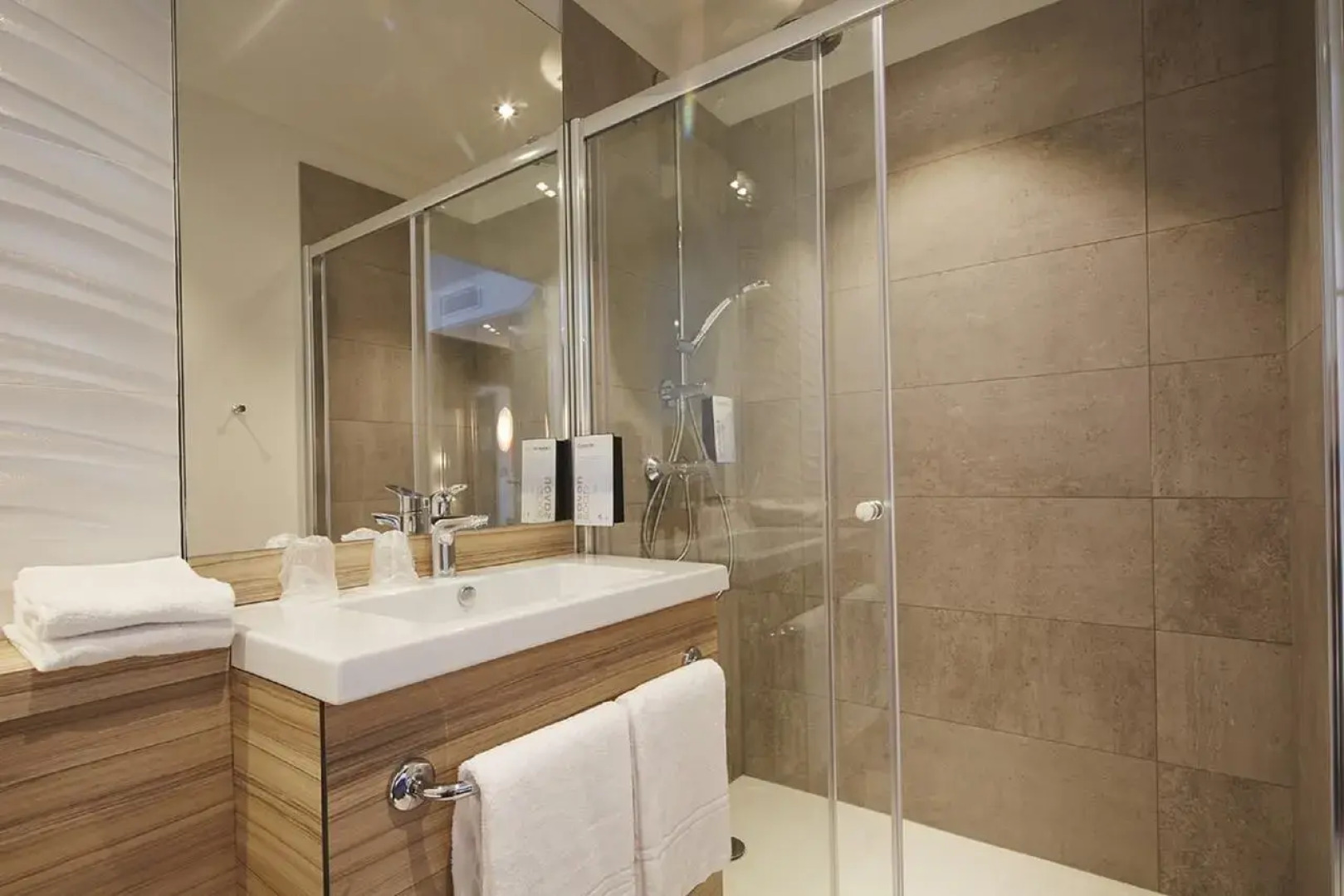 Dali Hôtel - Restaurant