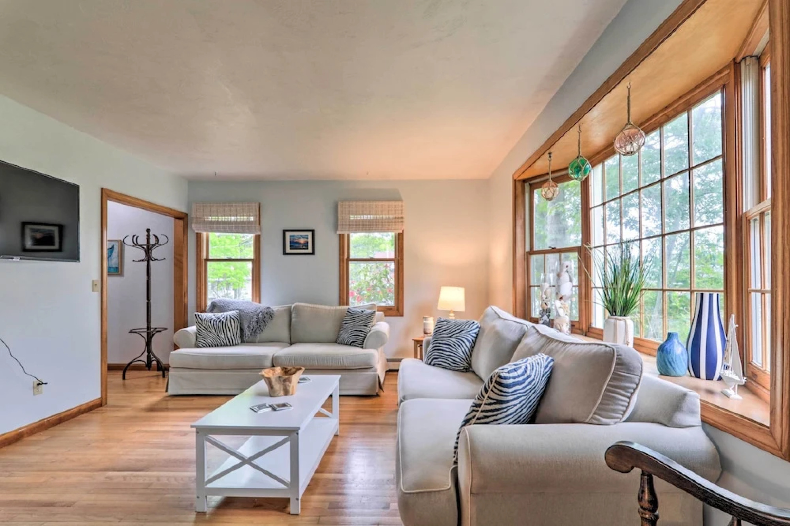 Walk to Main Street: Cozy Cottage in Hyannis
