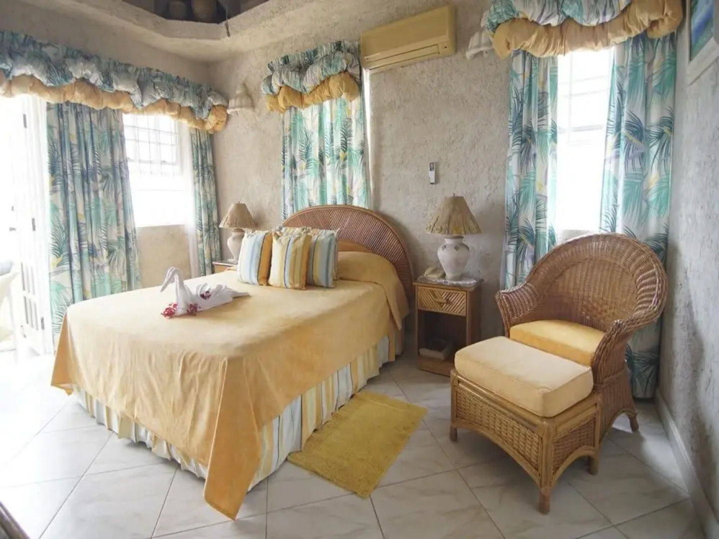 Sea Cruise Barbados - 5 B R Villa w Staff