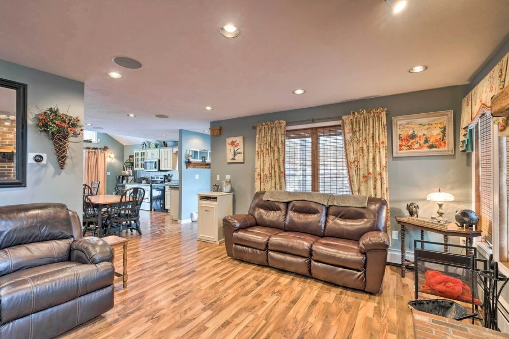 Charming Retreat ~ 1 Mi to Ossipee Lake Marina!