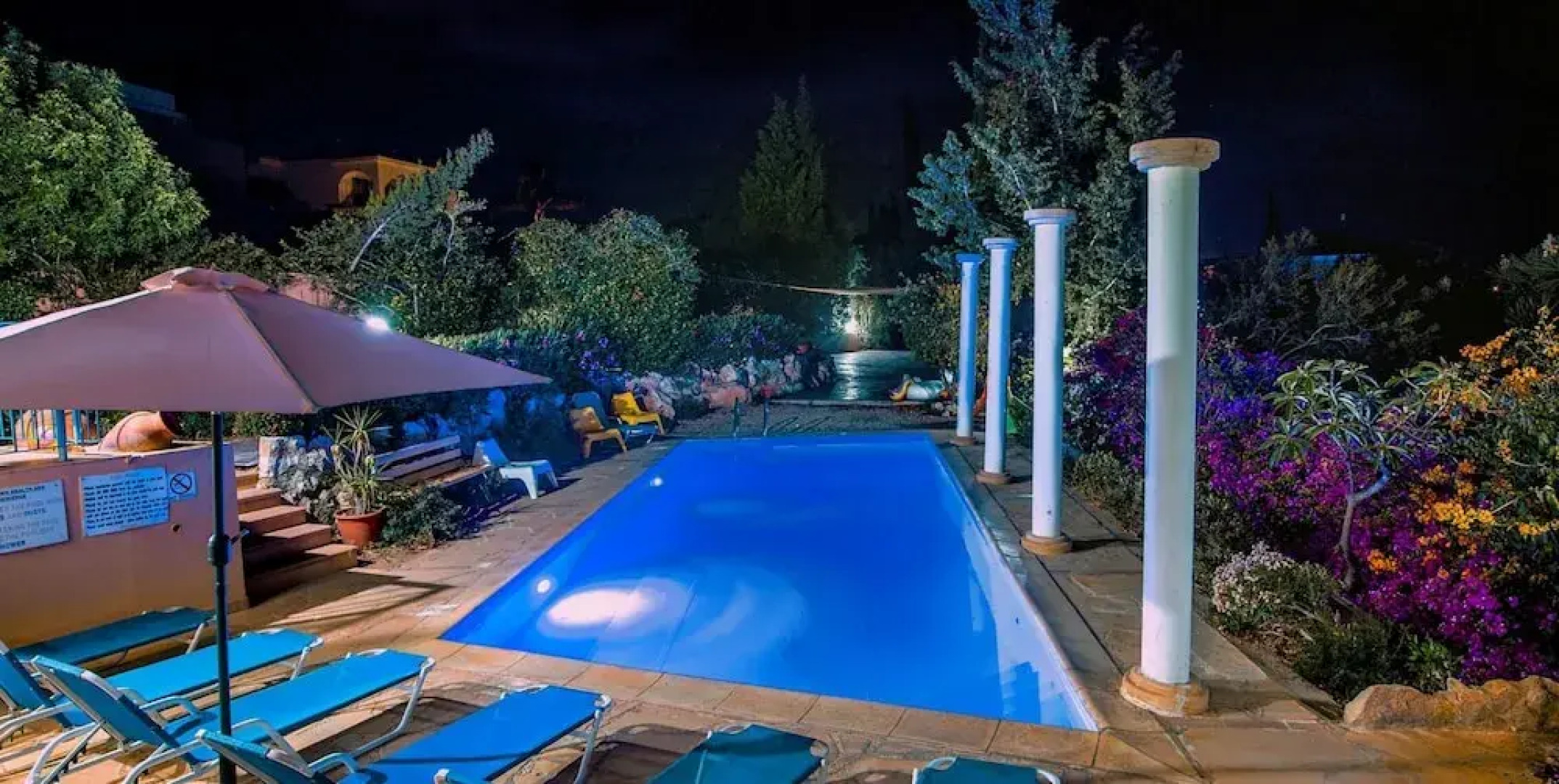 Wonderful Quiet Area, Completely Privacy, Large Private Pool, Colourful Garden