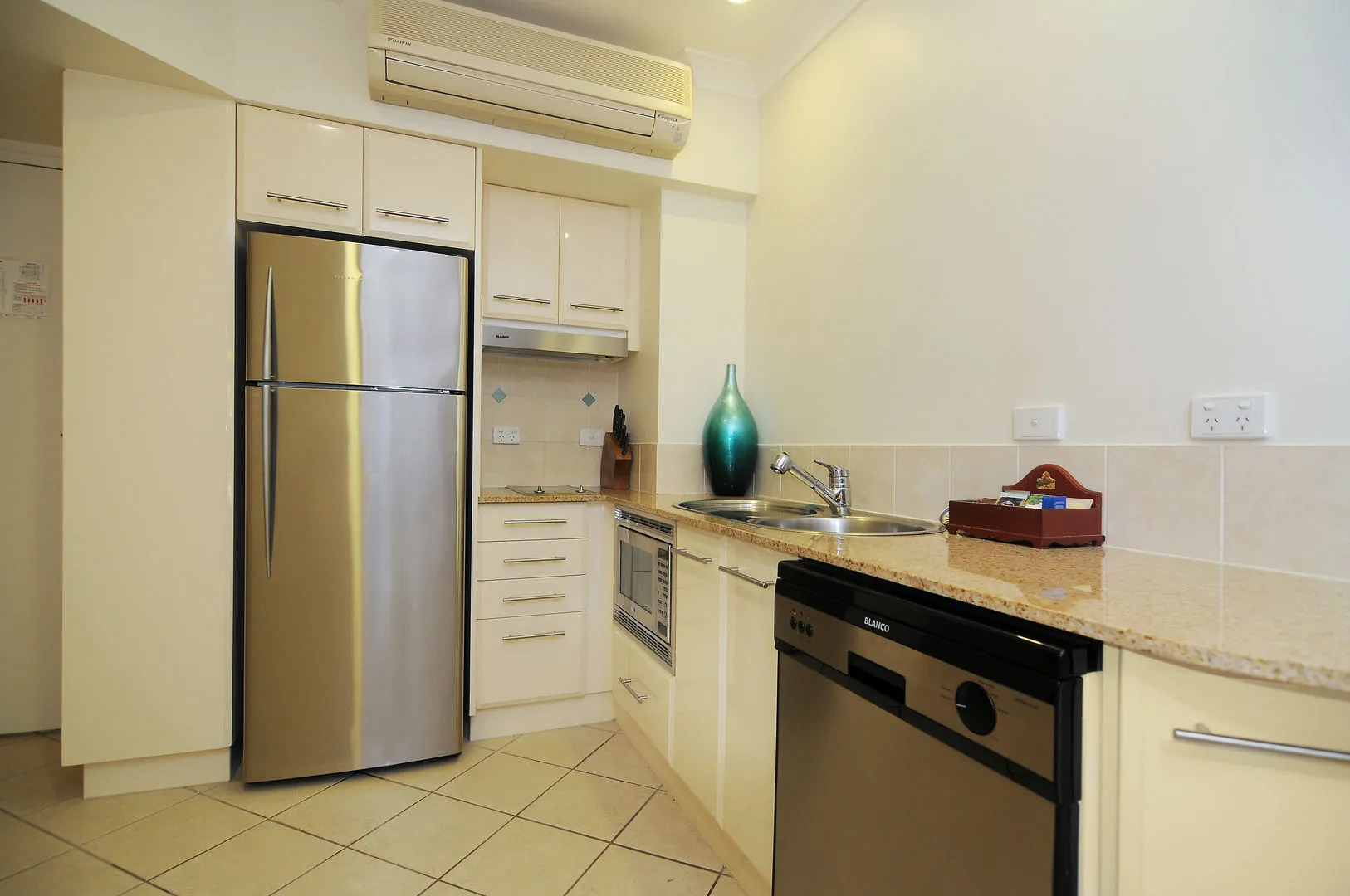 Meridian Port Douglas - Adults only