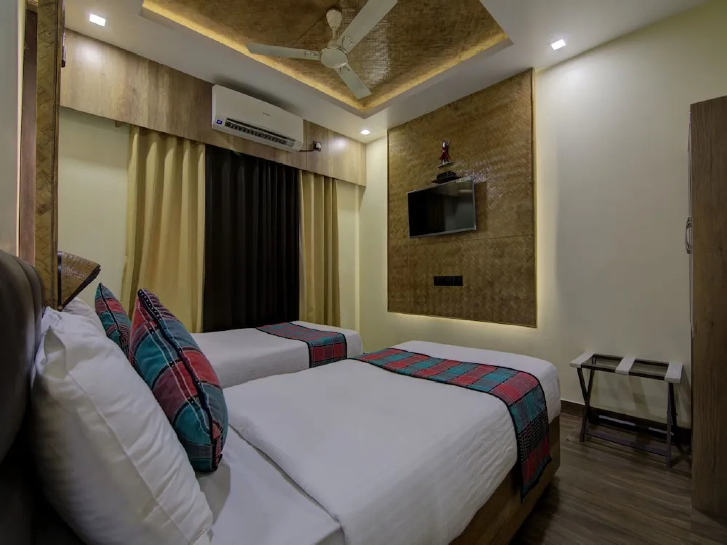 OYO 13599 Hotel Venkatesh Regency
