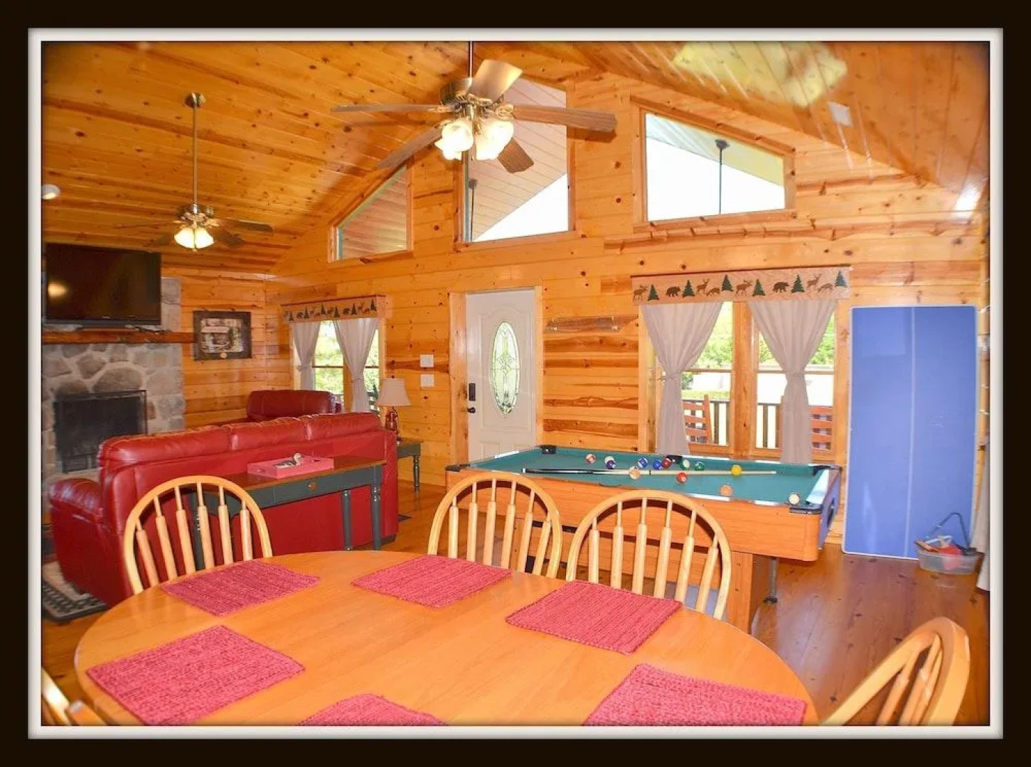 Little Sugar Camp 3 Bedroom Cabin by RedAwning