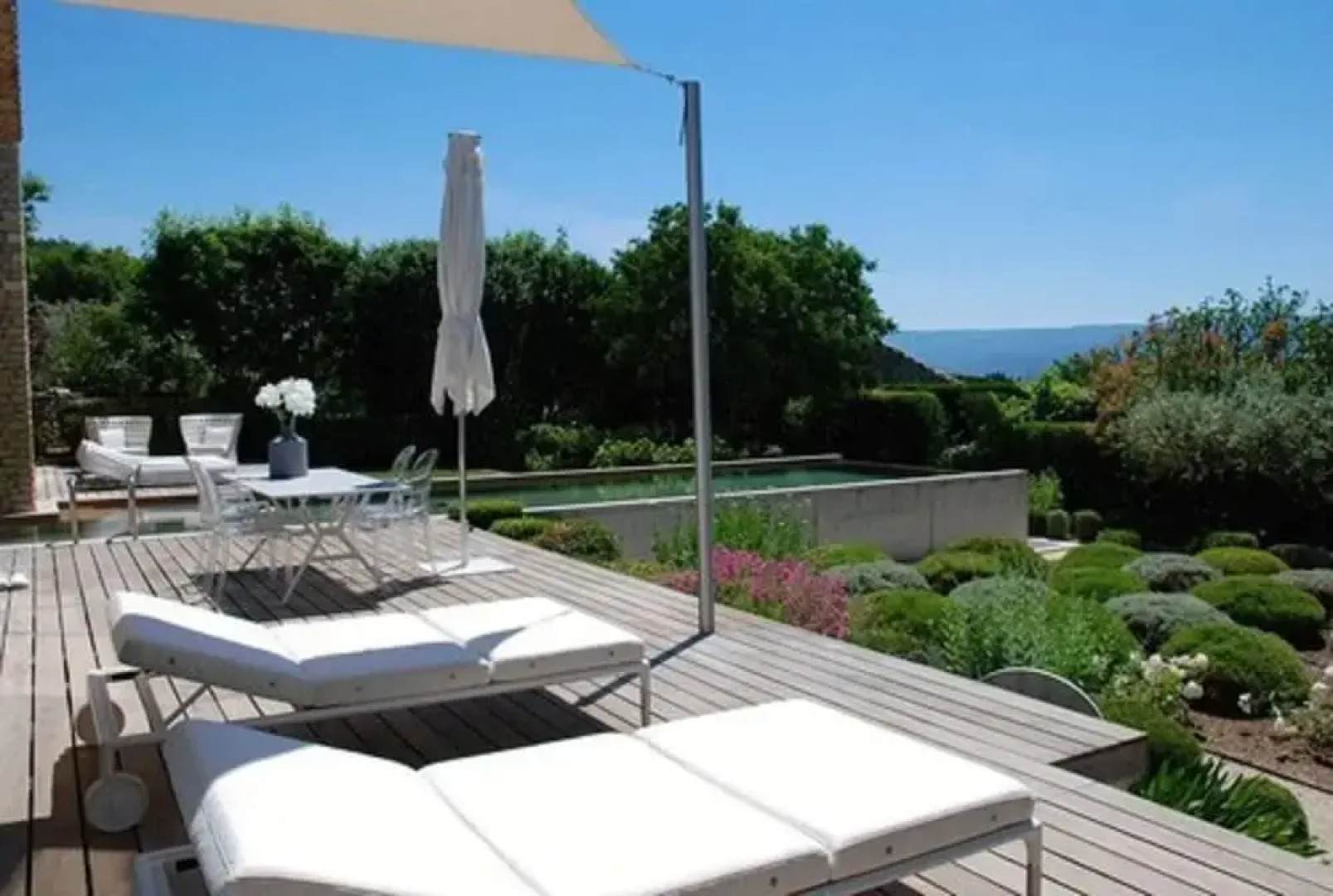 BB 12 LUBERON - Chambres Contemporaines