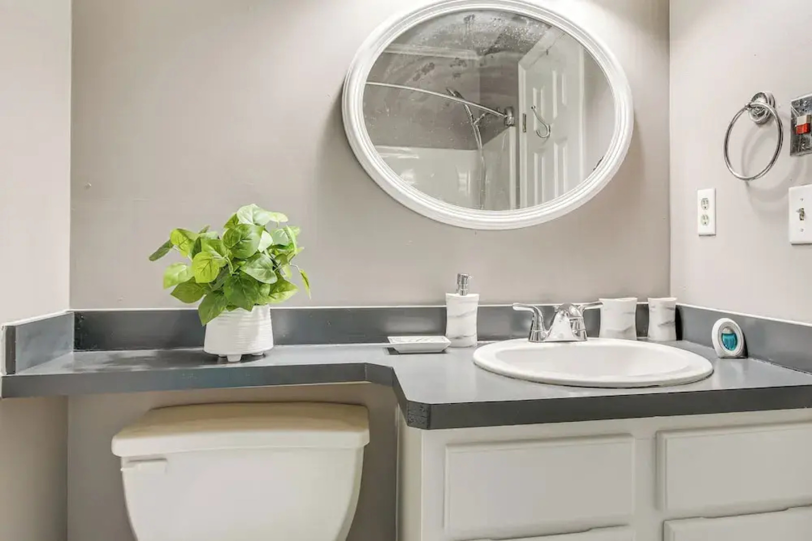 2 Mi to SC State & Claflin: Townhome w/ Patio!