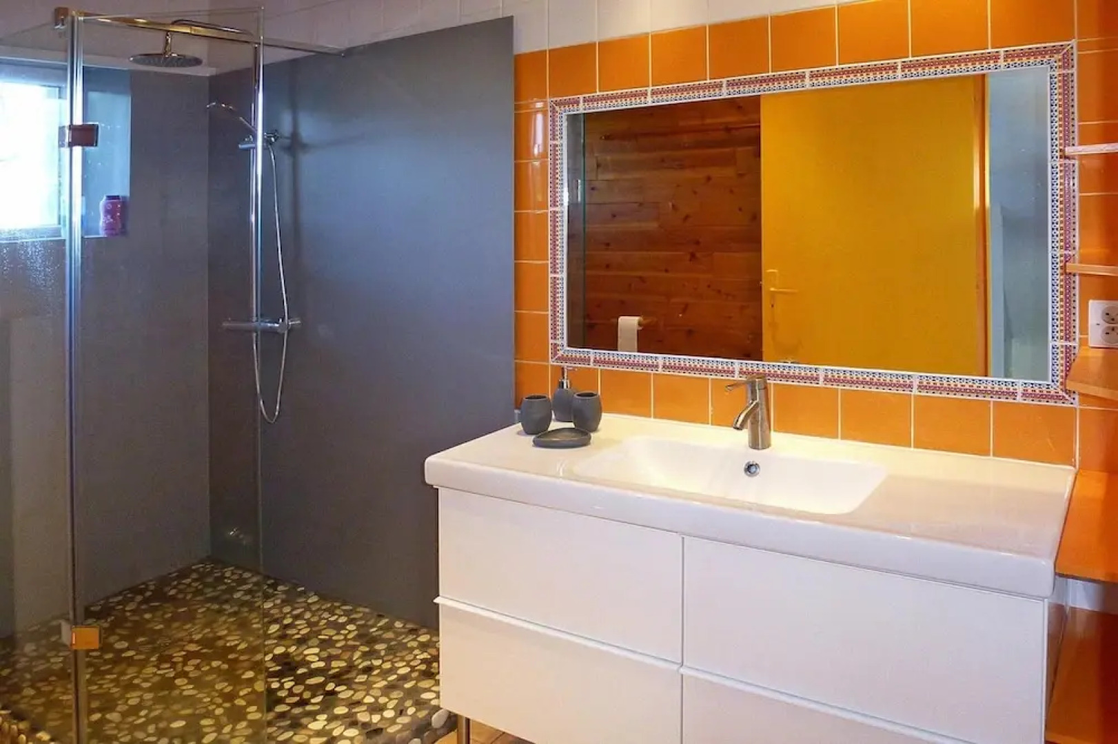 Cottage in Locquirec With Beach Access