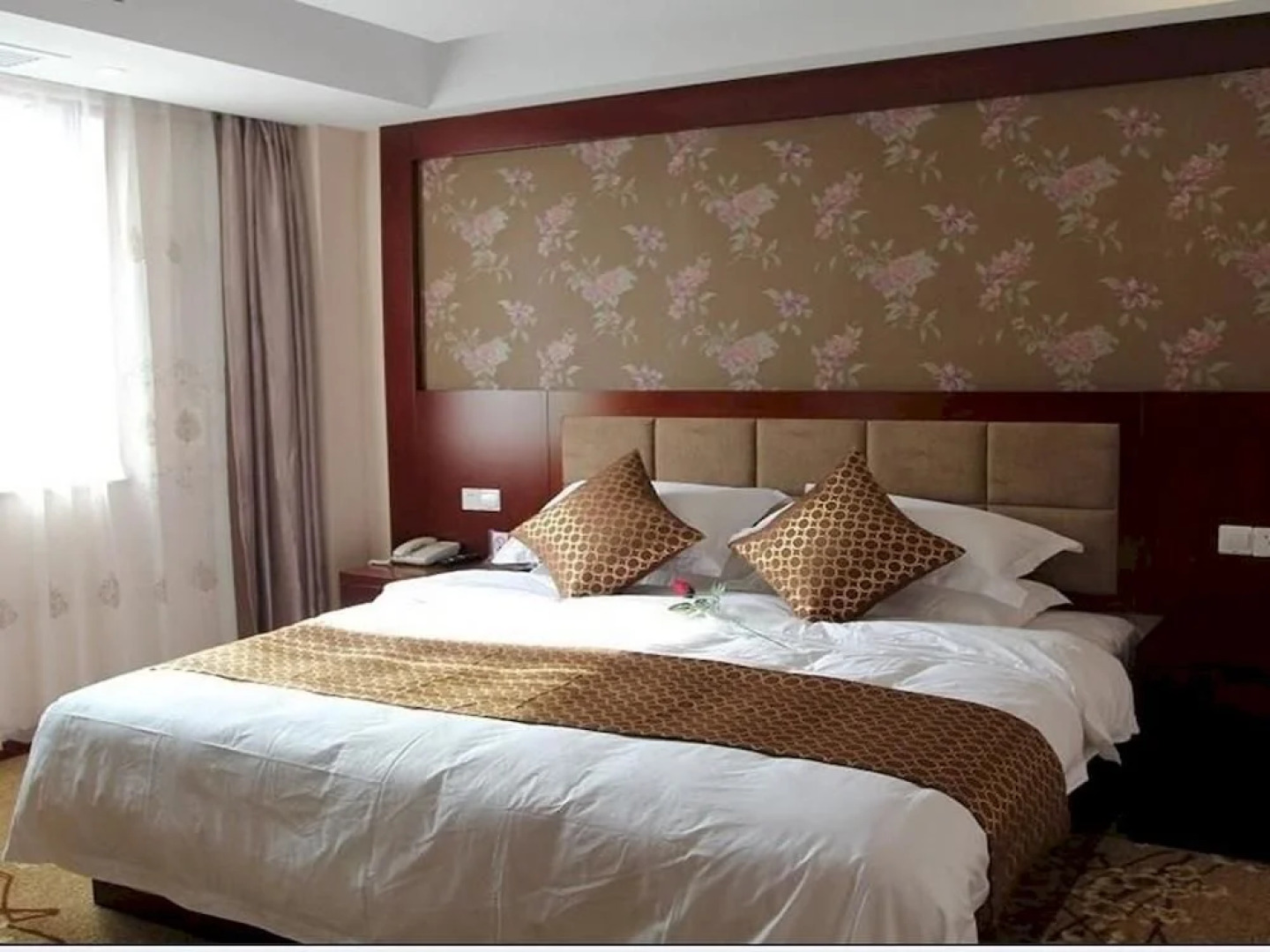 Deqing Ruijing Holiday Hotel