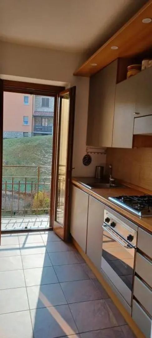 Luminoso Tra I Rami Del Lago di Como, Sormano