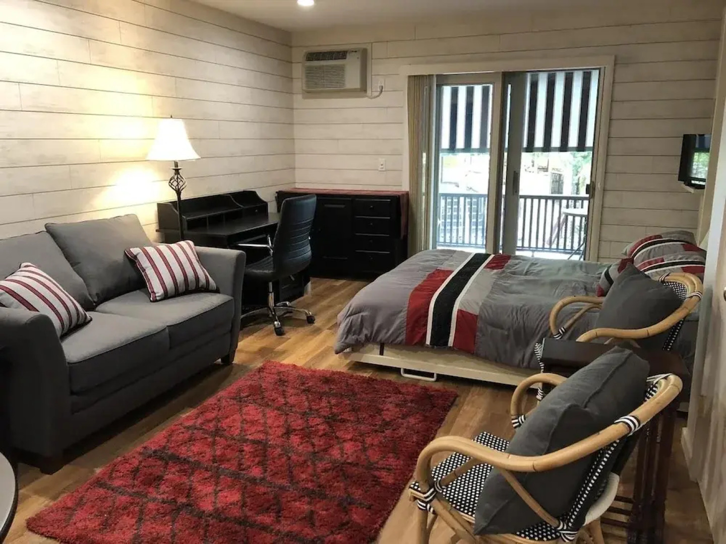 Beechover 2 Studio Bedroom Condo by Redawning