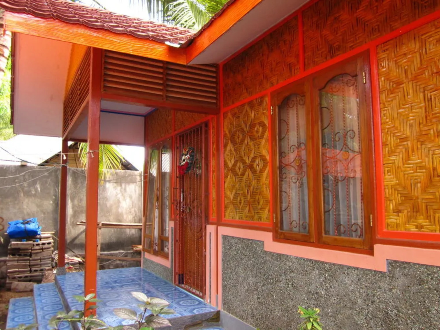 Larantuka Beach Apartments.