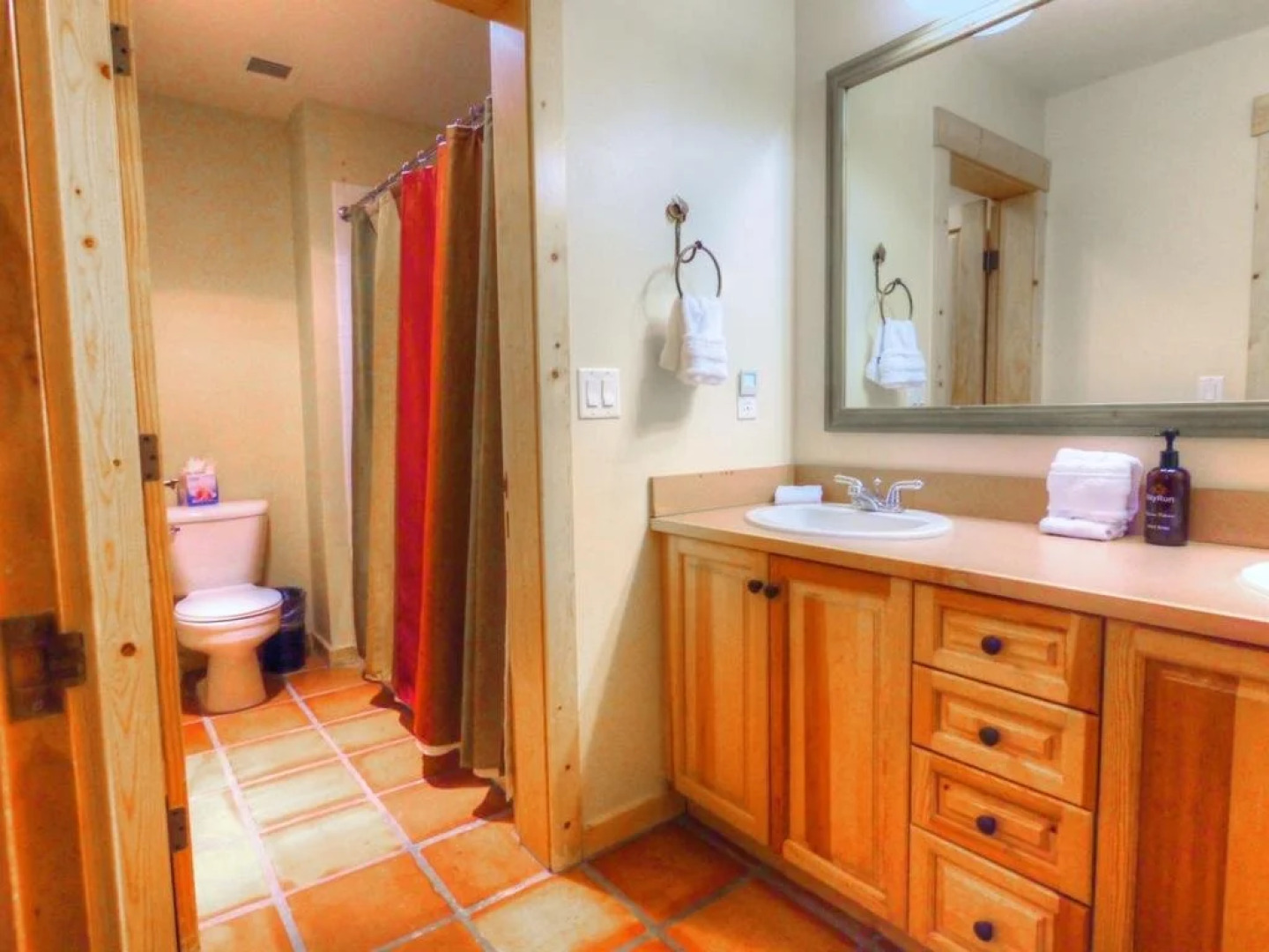 Comfortable Condo, Outstanding Location - TX414 by RedAwning