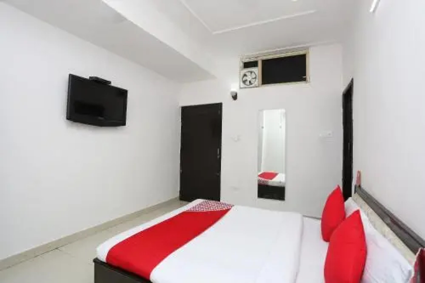 OYO 28411 Taj Guest House