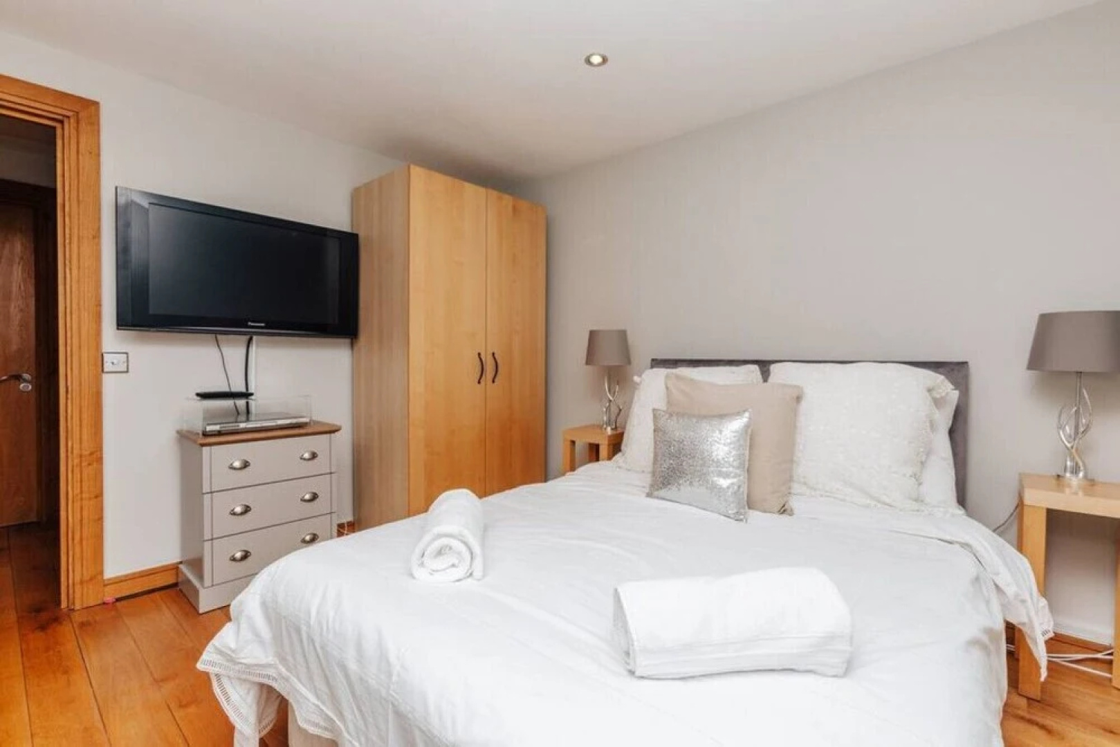 The Herringbone - 3 Bed With Parking Pet Friendly
