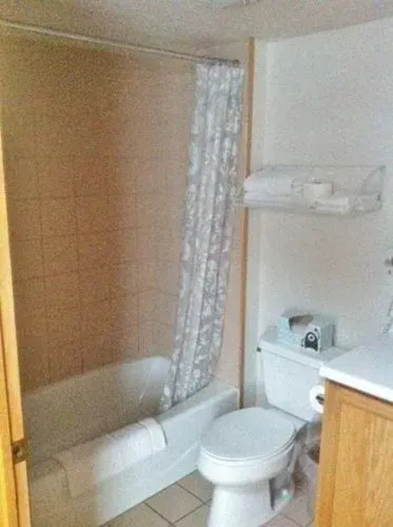 Little Riverside Motel & Marina