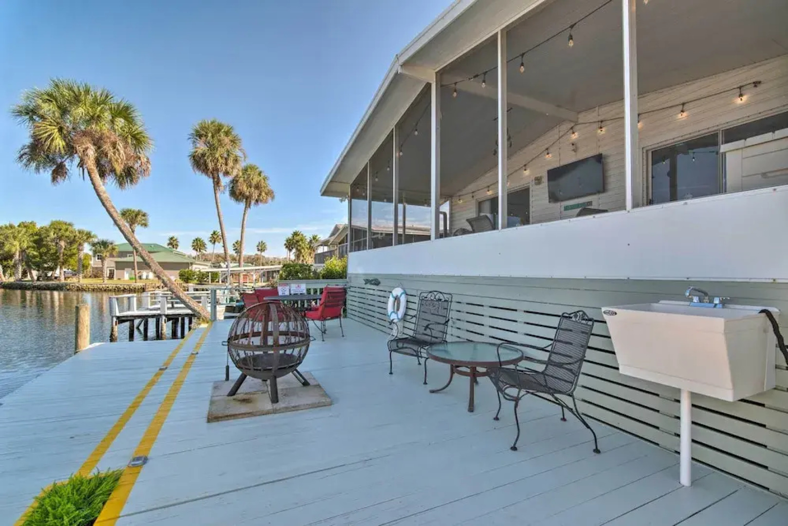 Boat Dock & Porch: Riverfront Retreat in Homosassa