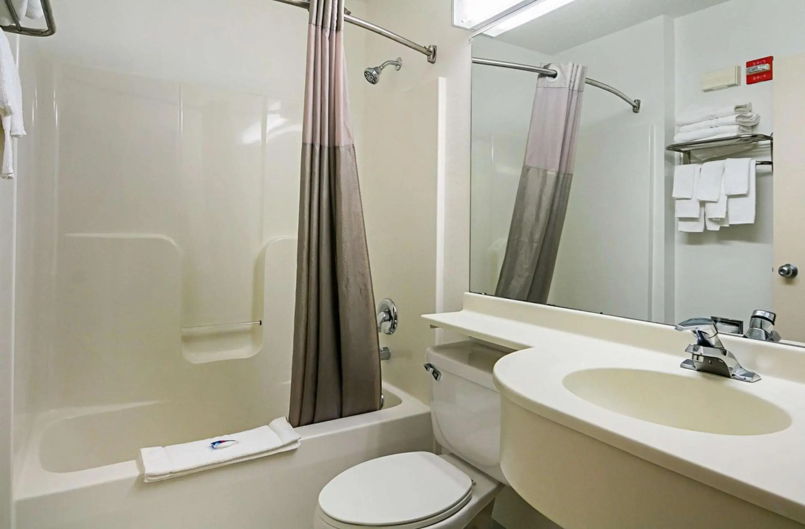 Motel 6 Sycamore, IL