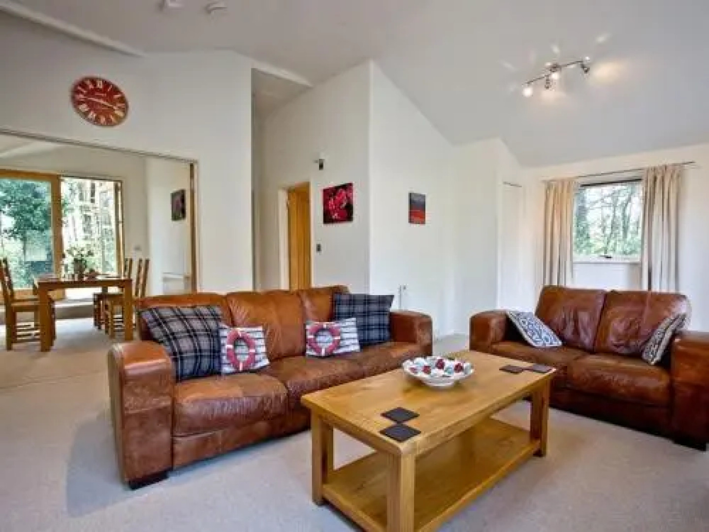 Hunters Lodge - 2 Indio Lake