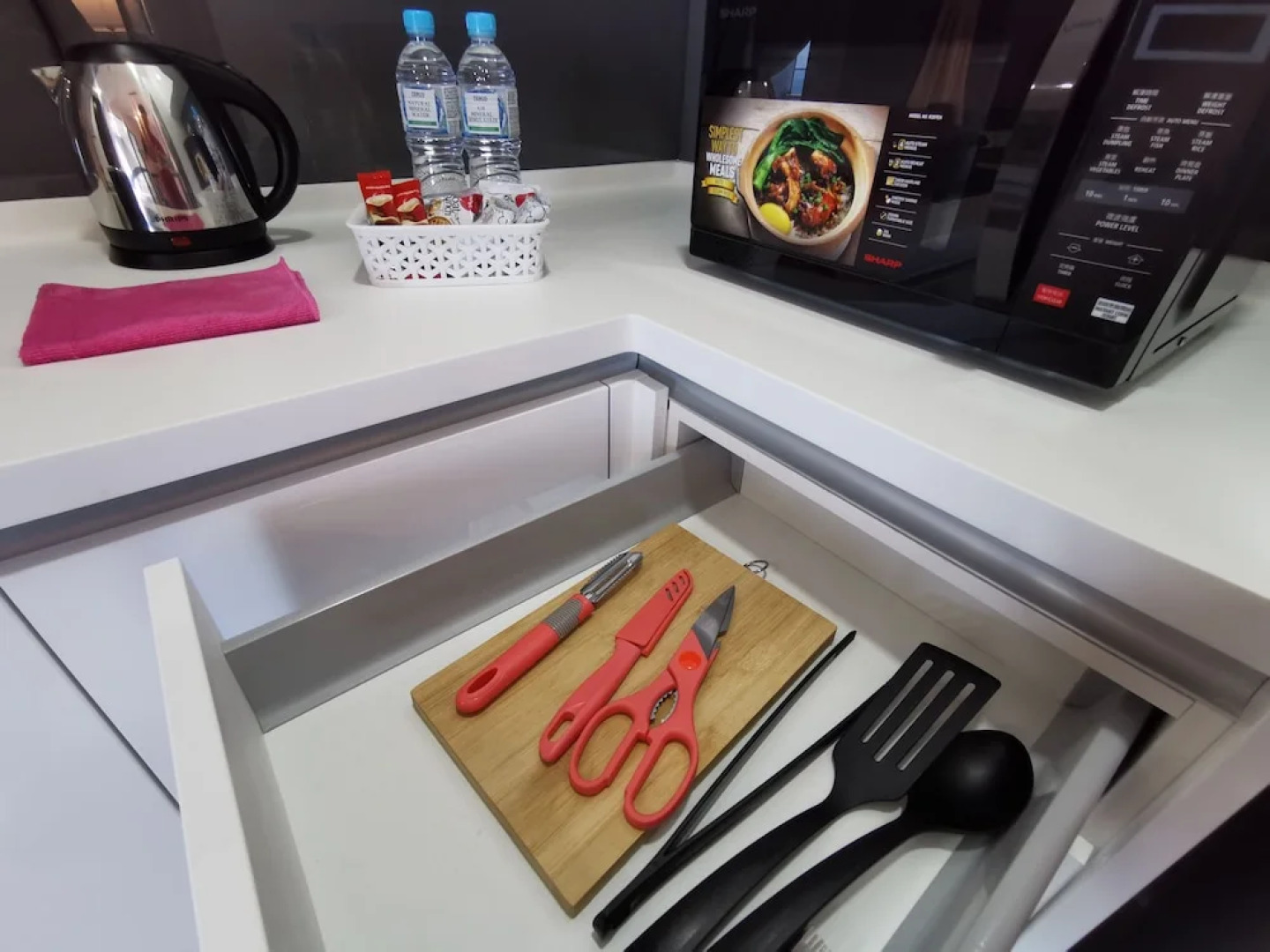 Almas Suites Puteri Harbour Hello Kitty