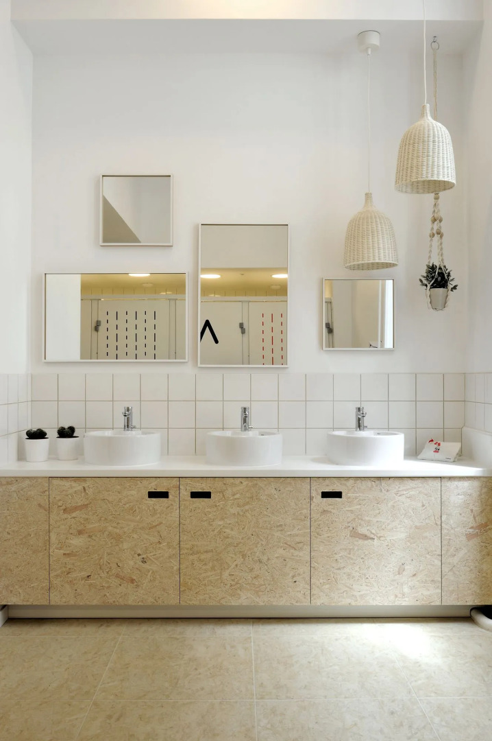 Away Hostel & Coffee Shop