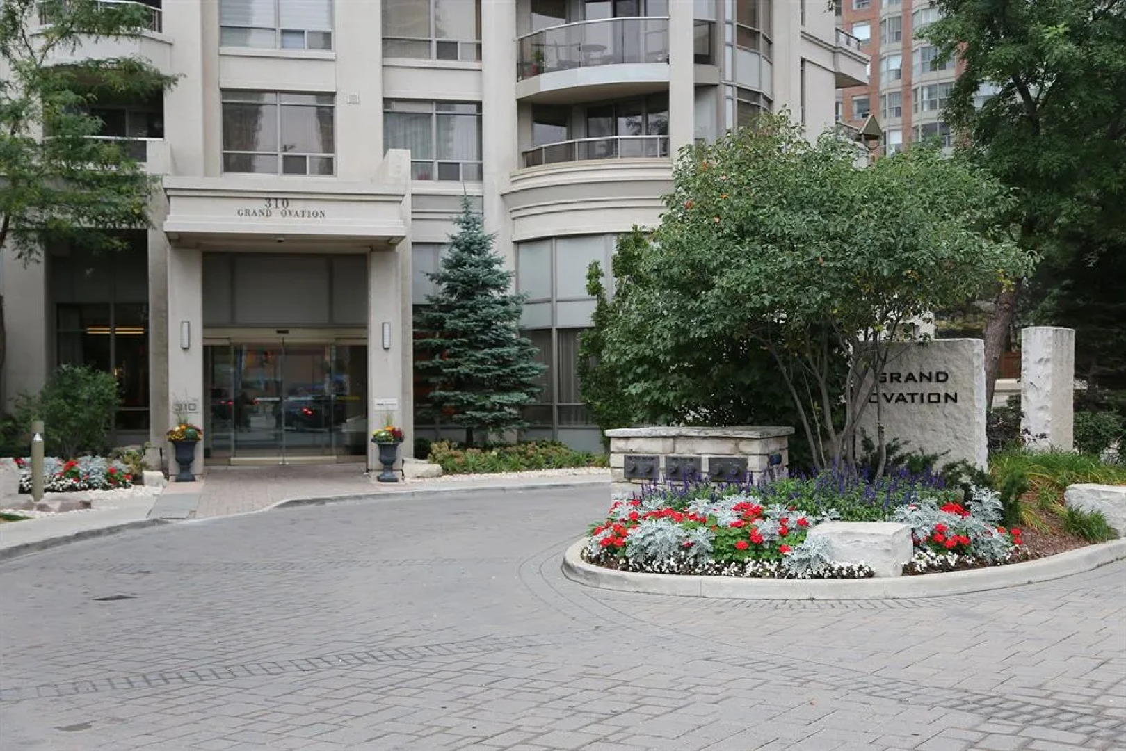 Sarkar Suites - 330 Burnhamthorpe Road