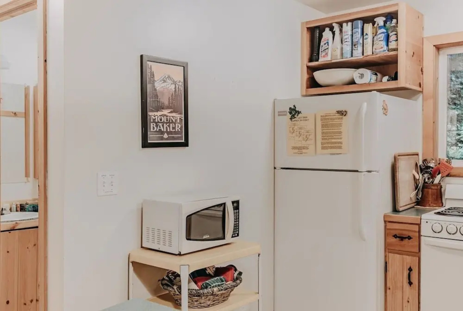 32mbr - Bbq - Pets Ok - Wood Stove - Sleeps 7 3 Bedroom Home by RedAwning