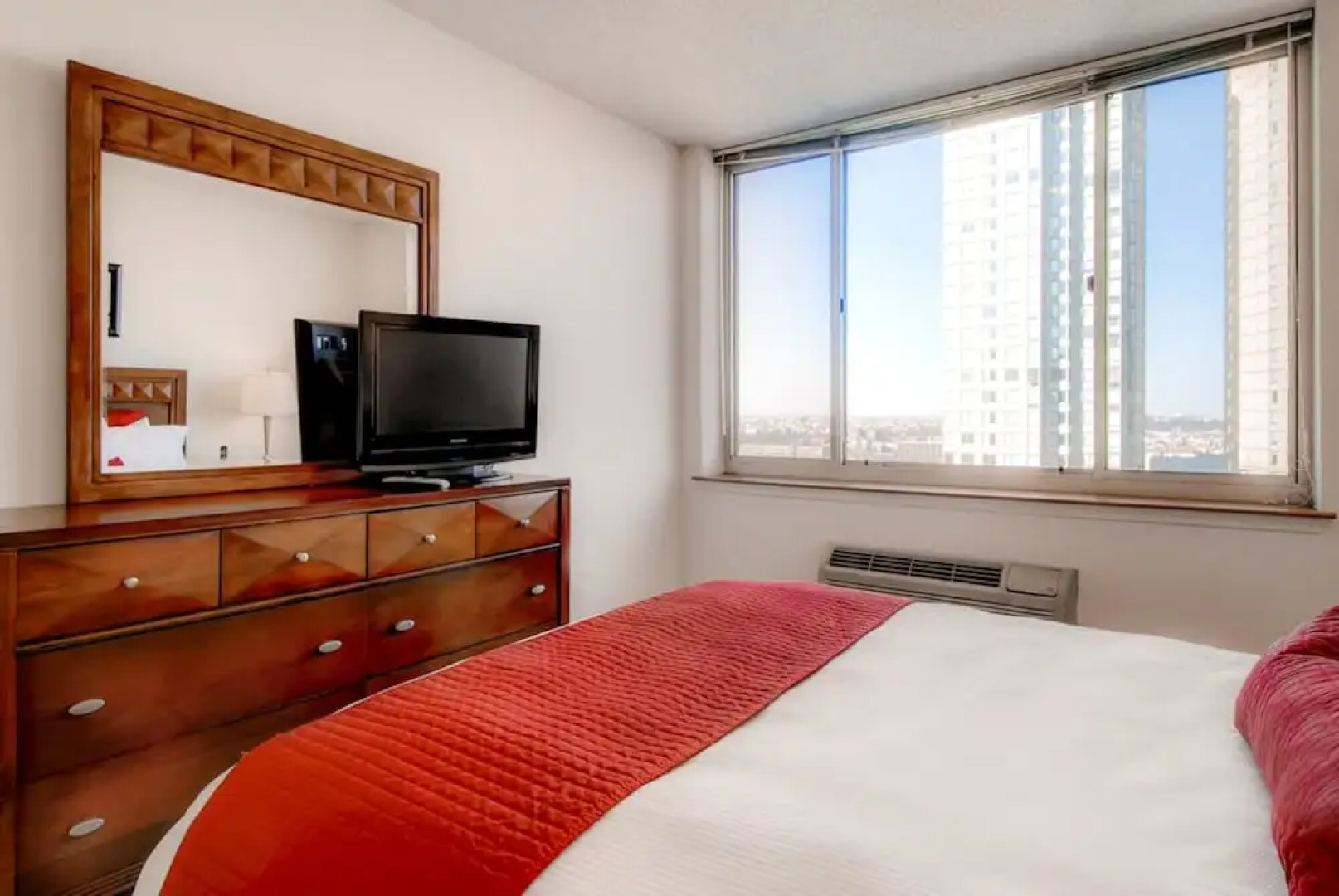 Bluebird Suites near Newport Center