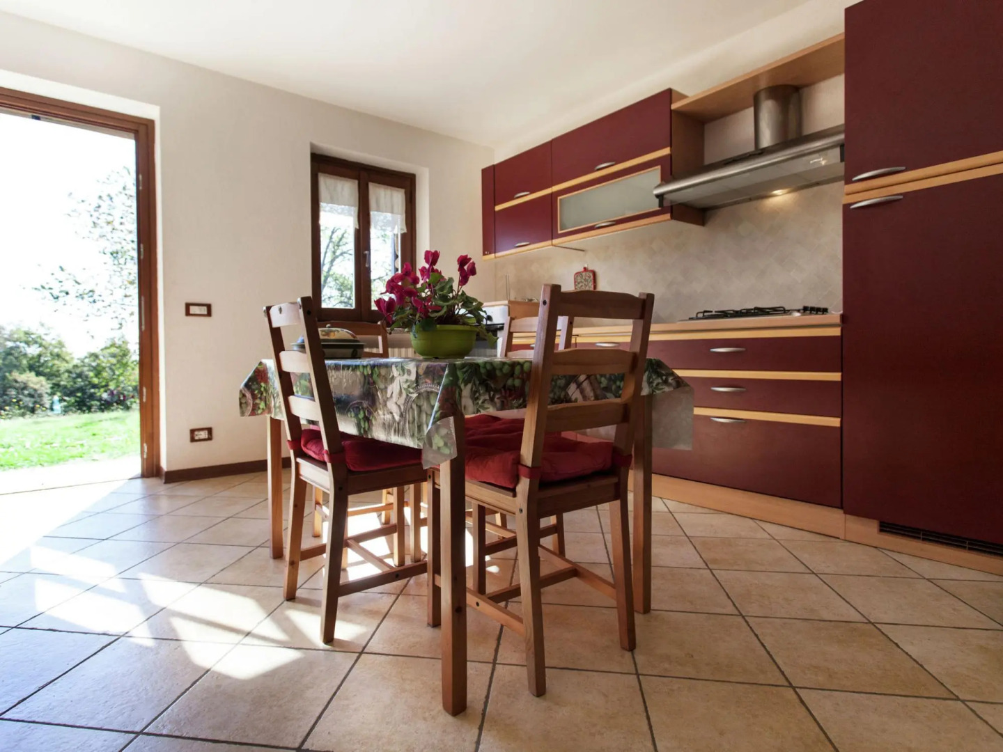 Apartment in Netro With Balcony and Views