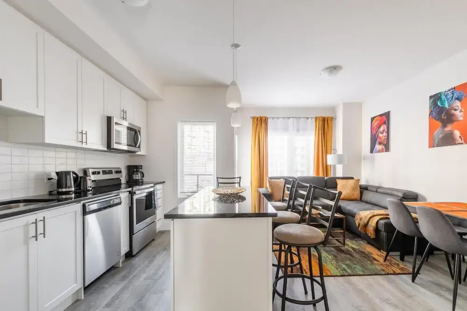 4BR 3BA Townhouse on Lake Ontario Free Parking Gym