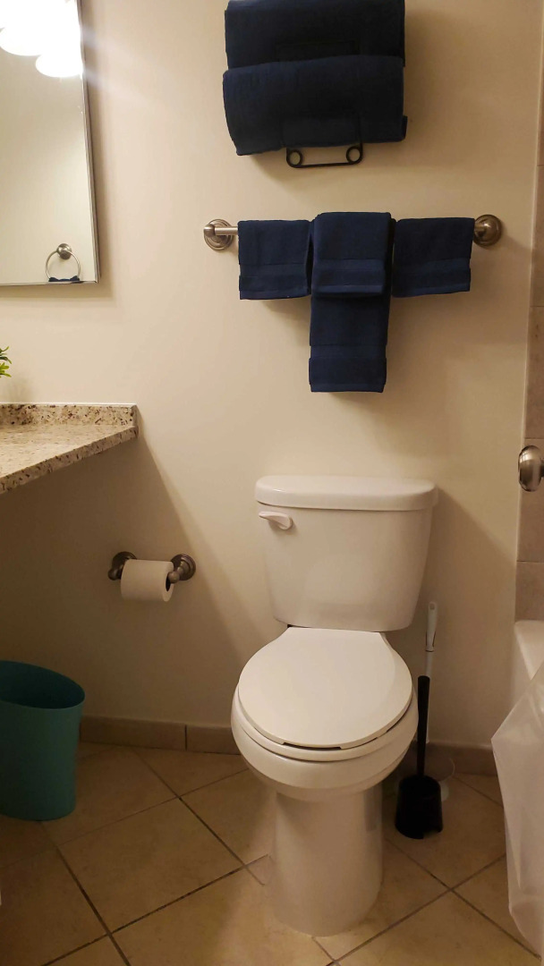 2 Bed with Work From Anywhere Office & Fast Wifi!