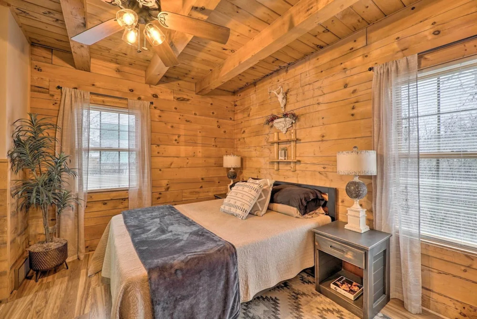 Charming Log Cabin at Double JJ Ranch Resort!