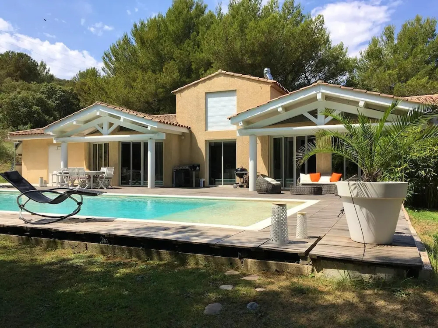 Apartment With 2 Bedrooms in Alleins, With Pool Access, Enclosed Garden and Wifi - 50 km From the Beach