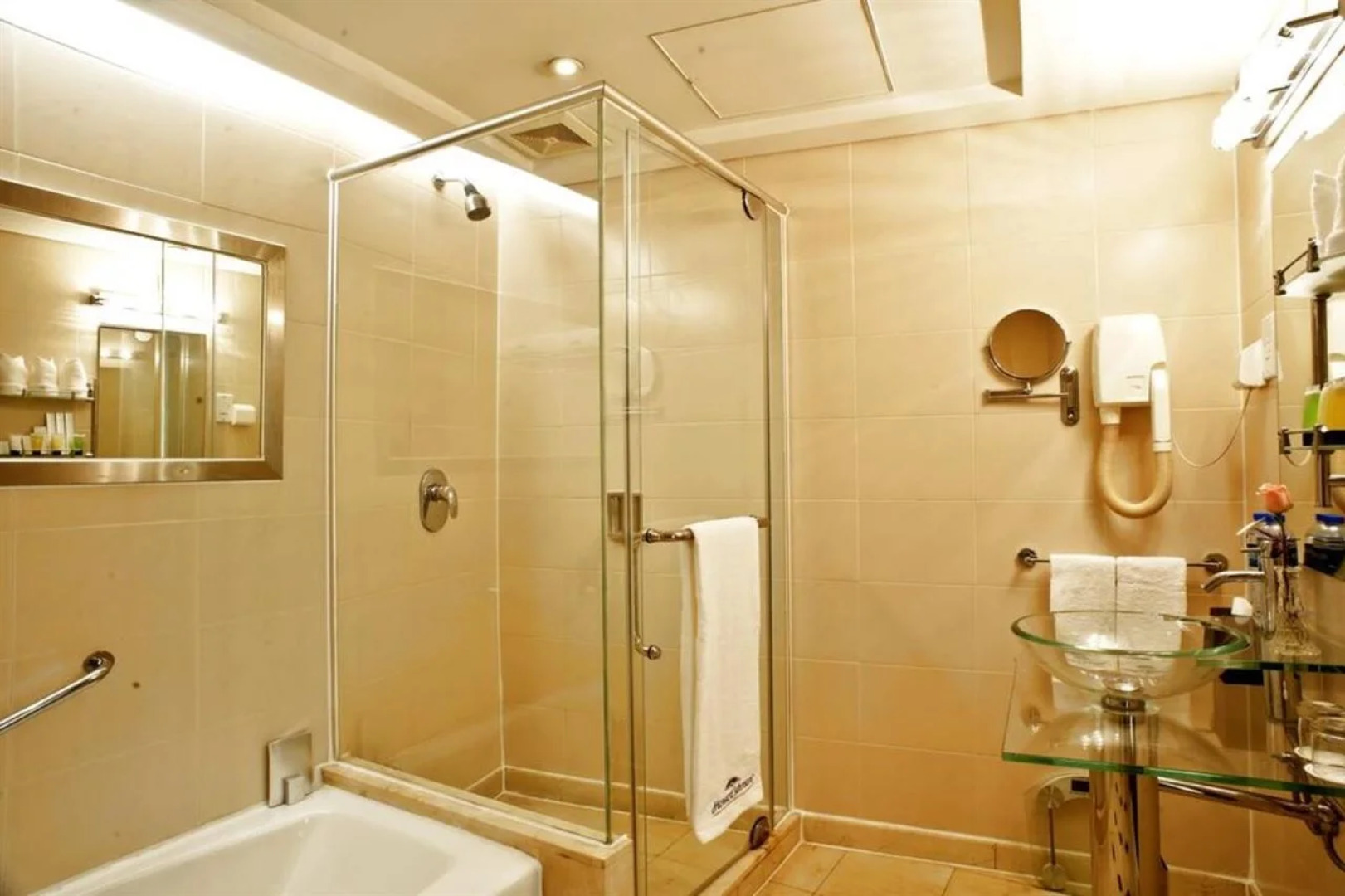 Howard Johnson Ginwa Plaza Hotel