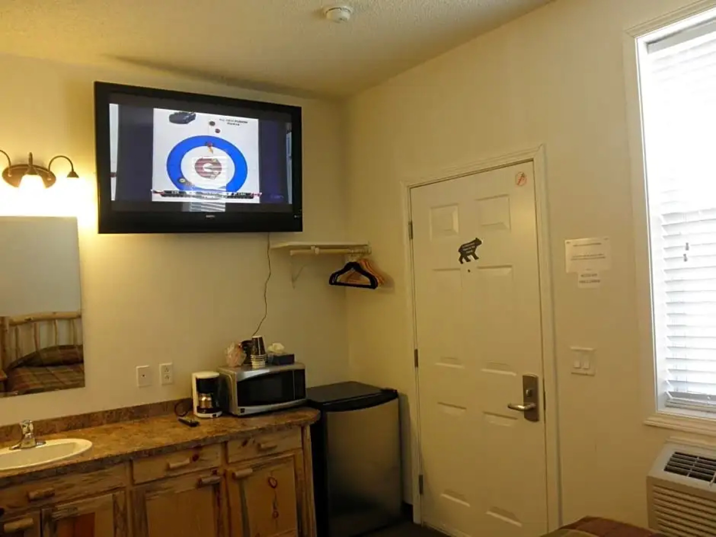 Bear's Den Lodge