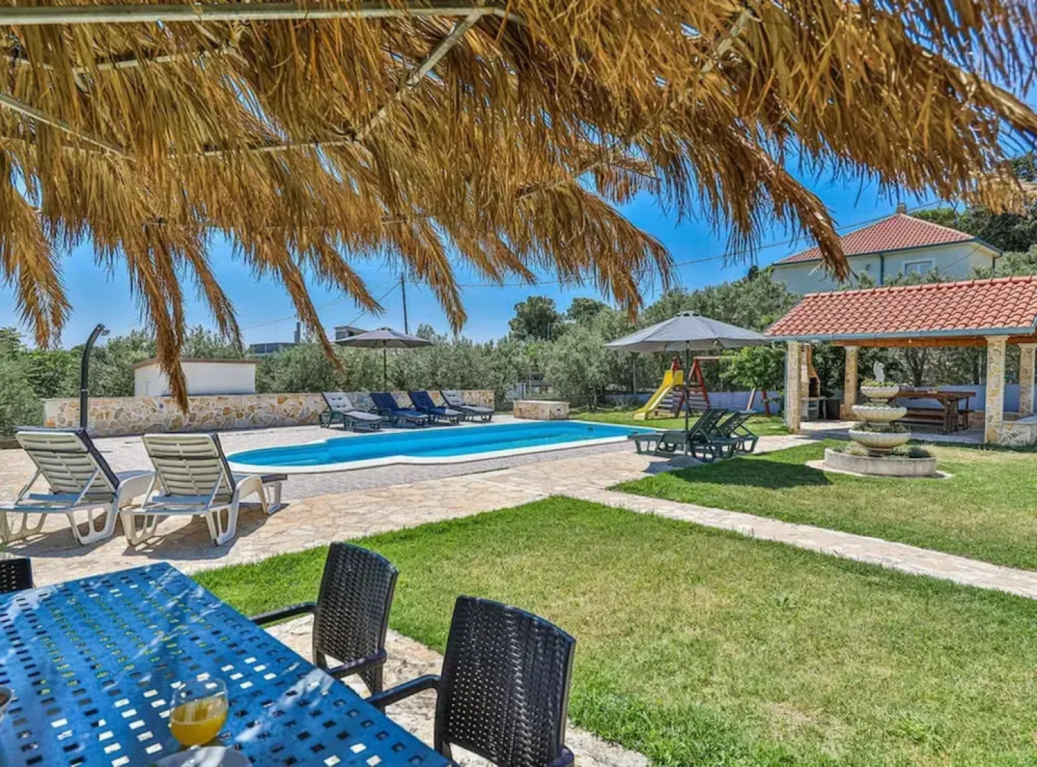 Exquisite Spacious Villa Bufaline With Pool and Gym